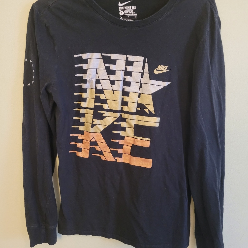 Nike size Small Long Sleeve Shirt